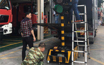 太陽能移動紅綠燈應(yīng)用現(xiàn)場