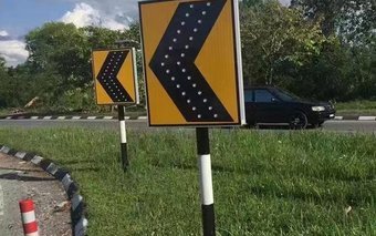 馬來西亞太陽能導(dǎo)向牌安裝案例