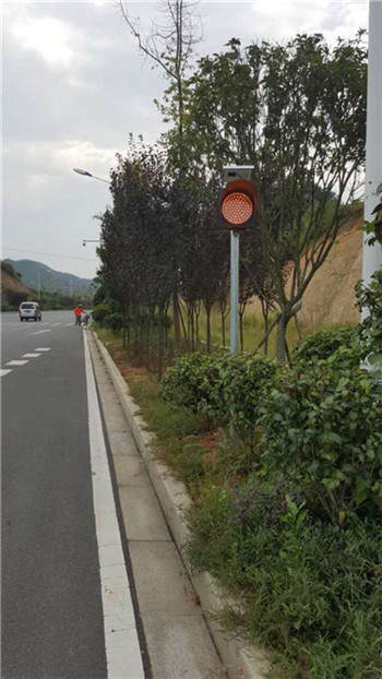 1561549708781627.jpg 太陽能黃閃燈應(yīng)用圖_副本