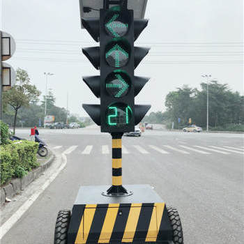 太陽能拖掛式箭頭帶倒計時移動信號燈4面4燈太陽能移動信號燈