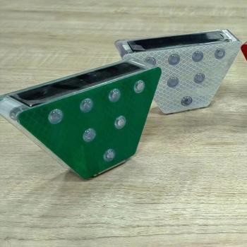 818太陽能梯形輪廓標(biāo)